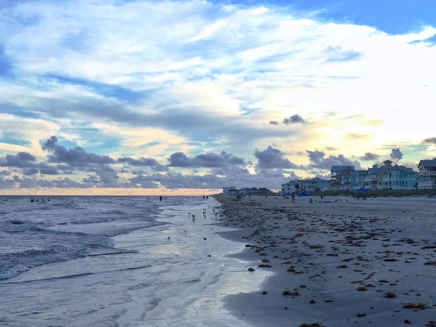 photo of Galveston shore line